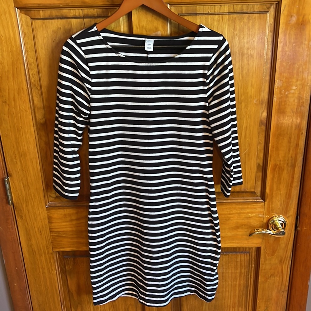 Old Navy Black & White Striped Dress - Size Small🖤🤍
